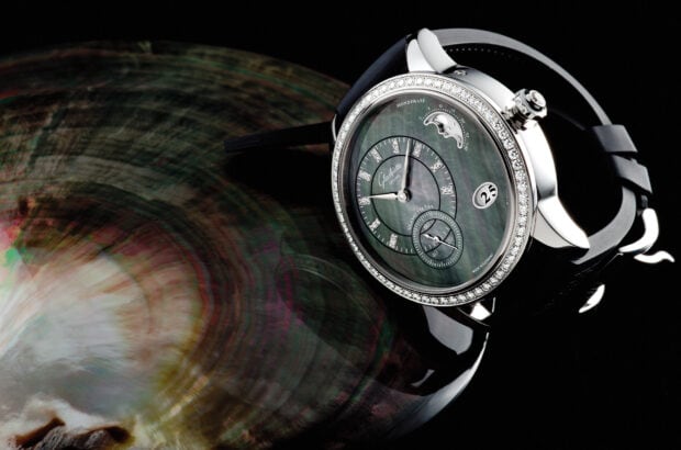 Mother-of-pearl A mother-of-pearl dial is always cut in one piece from the shell and is only 0.4 mm thick. In order to protect the razor-thin material from breaking, it is mounted on a brass or German silver disc, which is also only 0.4 mm thick. Additional colour effects can be achieved by applying, for example, blue or pink lacquer between the dial and its support; the colour then filters through the mother-of-pearl, lending it a special coloured shimmer. 