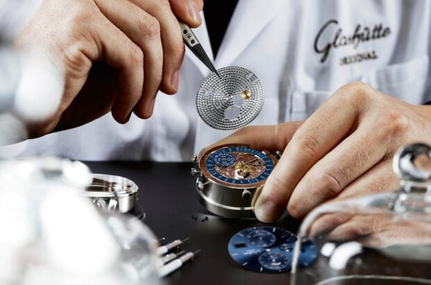 常に進歩 グラスヒュッテ・オリジナルは、最高の基準を満たすドイツの革新的な時計製造技術を表しています。 詳細はこちら 