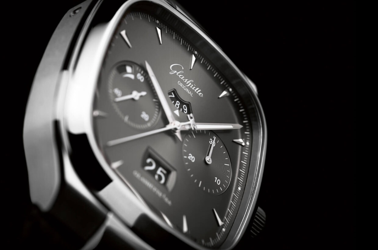 White gold hands Hour and minute hands in white gold with Super-LumiNova inlays White gold hands Hour and minute hands in white gold with Super-LumiNova inlays