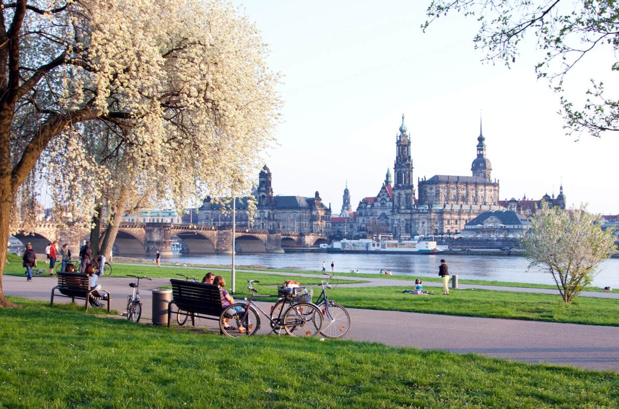 Pulsierende Metropole Dresden Doch auch wer es etwas weniger aufregend mag, kommt auf seine Kosten. Kunst- und Kulturhungrige finden Abwechslung und Inspiration bei Konzerten, in Museen, auf großen Märkten und kleinen Festen oder beim Erkunden historischer Schlösser und Burgen in den zahlreichen Ortschaften der Region. 