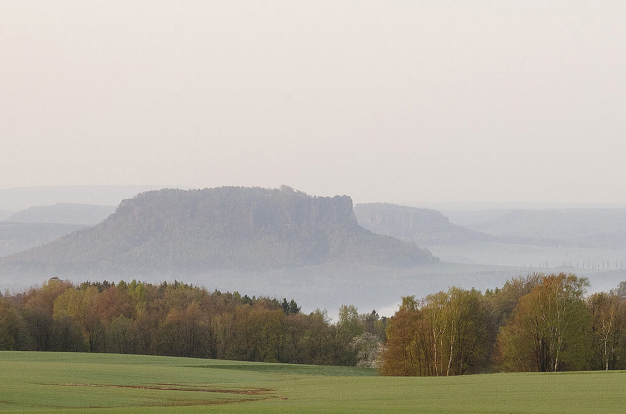 Rund um die Uhr: Es gibt viel zu erleben Die Uhrmacherkunst erfordert eine ruhige Hand und einen kühlen Kopf. Umso wichtiger ist ein entspannter Ausgleich. Ob Freeclimbing im Elbsandsteingebirge oder Paddeln auf der Elbe, ob im Sattel eines Mountainbikes oder auf dem Rücken eines Pferdes: Die Sächsische Schweiz bietet vielfältige Möglichkeiten, sich sportiv zu verausgaben. 