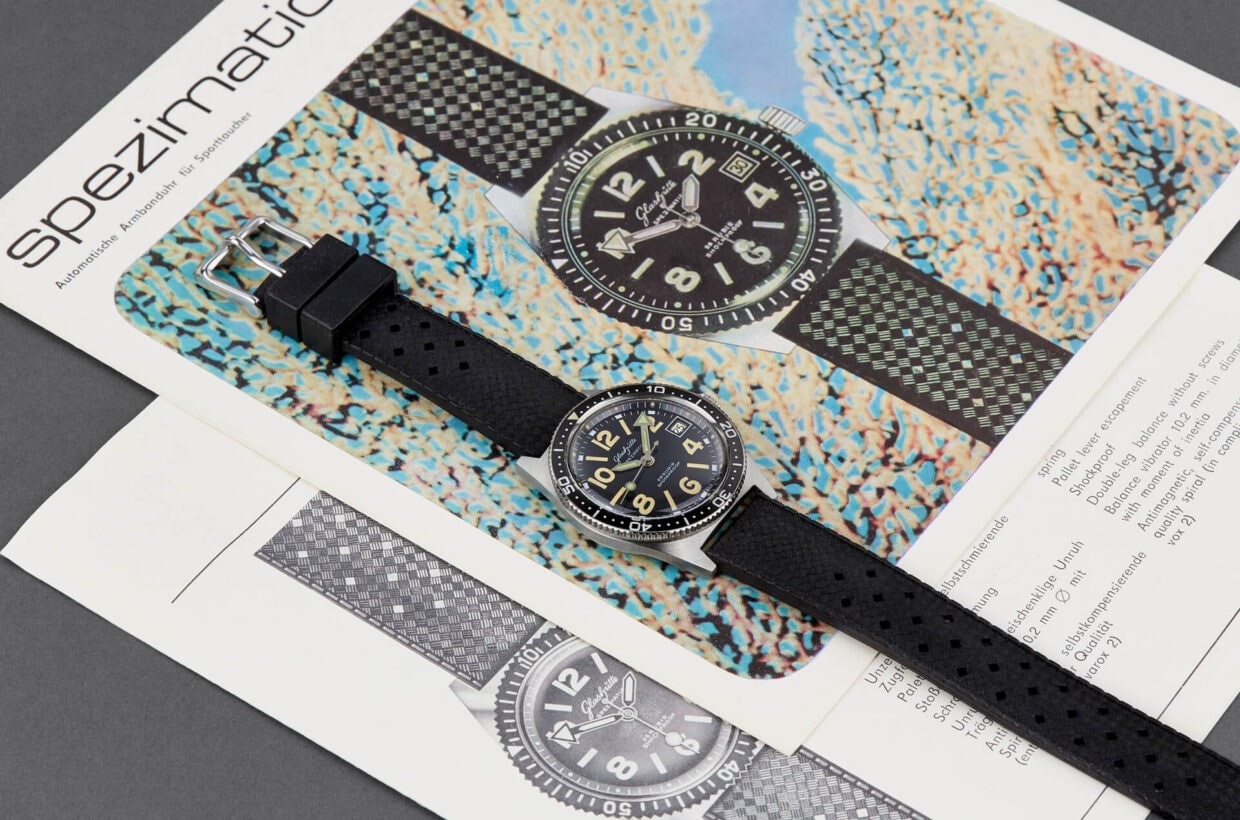 Inspirado en la historia El SeaQ se inspira en el «Spezimatic Typ RP TS 200», el primer reloj de buceo de Glashütte. La forma de la caja con la faceta pulida se inspira en el modelo original de 1969. 
