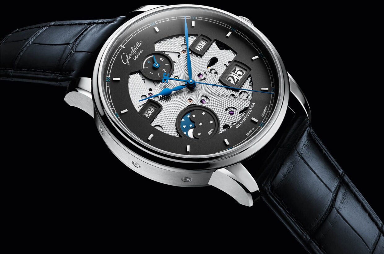 Limited Edition masterpiece Limited to 100 pieces, white gold case with sapphire crystal case back, White gold crown with Double-G logo Limited Edition masterpiece Limited to 100 pieces, white gold case with sapphire crystal case back, White gold crown with Double-G logo