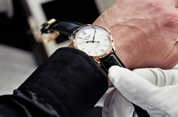 Votre relation avec Glashütte Original Nous vous accompagnons avant, pendant et après l’achat de votre montre Glashütte Original et vous garantissons le plus haut niveau de satisfaction. À propos du service 