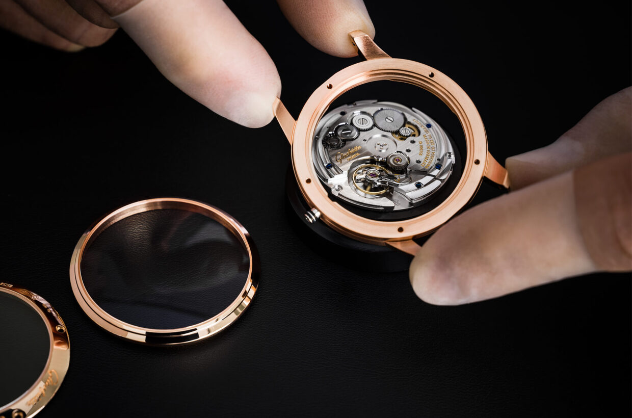 Our service Our servicing is tailored to your needs – from the whole watch to the tiniest detail. That’s why we generally distinguish between two types of services: Full maintenance service and Individual services 