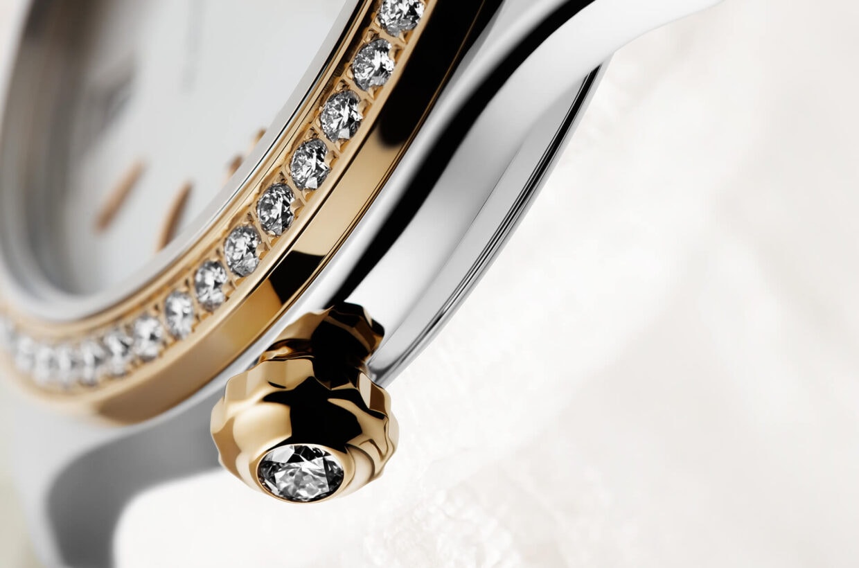 Refined mechanics The crown, which is especially comfortable to use, is fitted with either a sapphire cabochon or a brilliant-cut diamond. Beating in the heart of the Lady Serenade is a superbly finished manufactory movement with a swan-neck fine adjustment. Refined mechanics The crown, which is especially comfortable to use, is fitted with either a sapphire cabochon or a brilliant-cut diamond. Beating in the heart of the Lady Serenade is a superbly finished manufactory movement with a swan-neck fine adjustment.