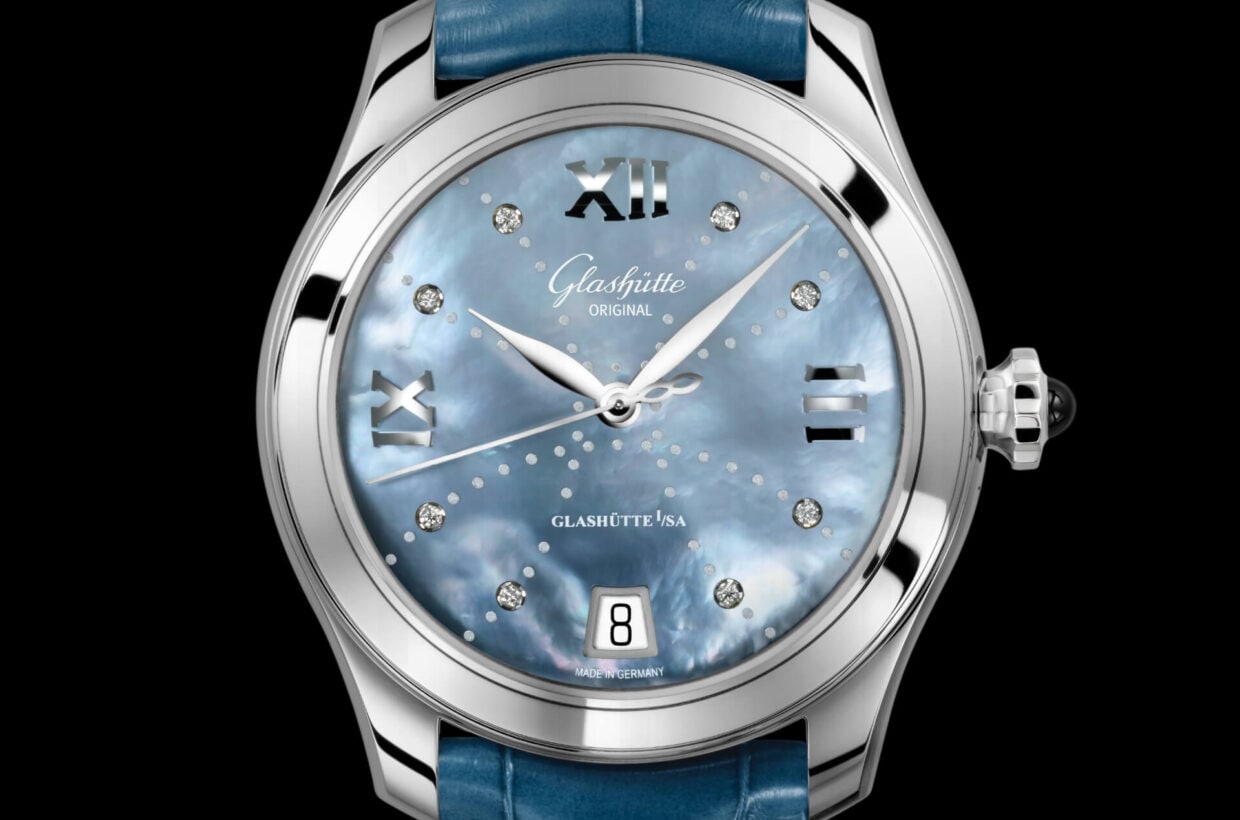 Cassa in acciaio Cassa lucidata in acciaio con fondello in vetro zaffiro, corona con cabochon in onice Cassa in acciaio Cassa lucidata in acciaio con fondello in vetro zaffiro, corona con cabochon in onice