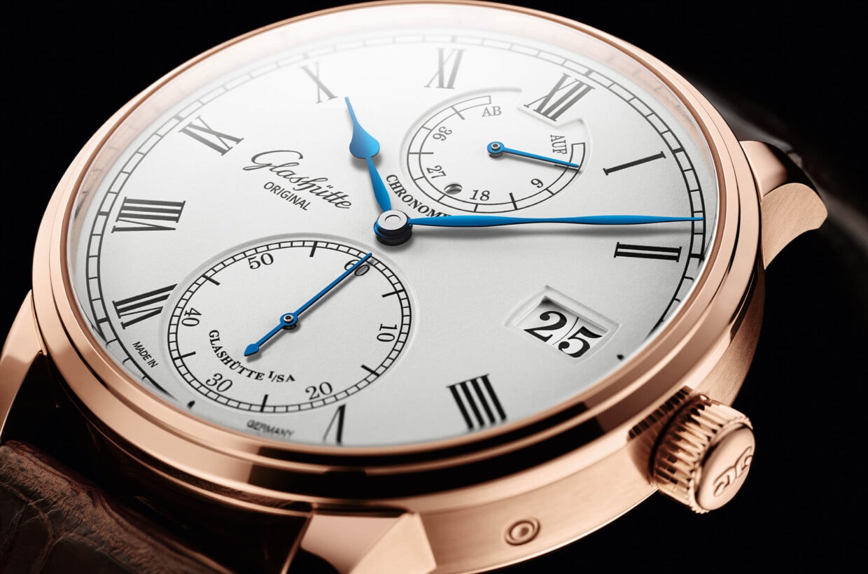 Silver-coloured dial