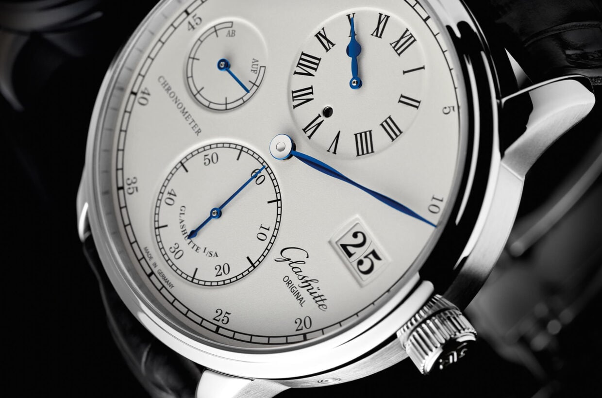 Silver-coloured dial