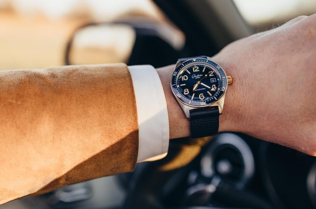 Le compagnon idéal La nouvelle SeaQ en version bicolore vous accompagne idéalement lors de vos rendez-vous d’affaires ou d’un rendez-vous galant sous le ciel étoilé. Sportive et élégante, cette montre est un compagnon fiable pour tenter chaque aventure et relever chaque défi de la vie. Le compagnon idéal La nouvelle SeaQ en version bicolore vous accompagne idéalement lors de vos rendez-vous d’affaires ou d’un rendez-vous galant sous le ciel étoilé. Sportive et élégante, cette montre est un compagnon fiable pour tenter chaque aventure et relever chaque défi de la vie.