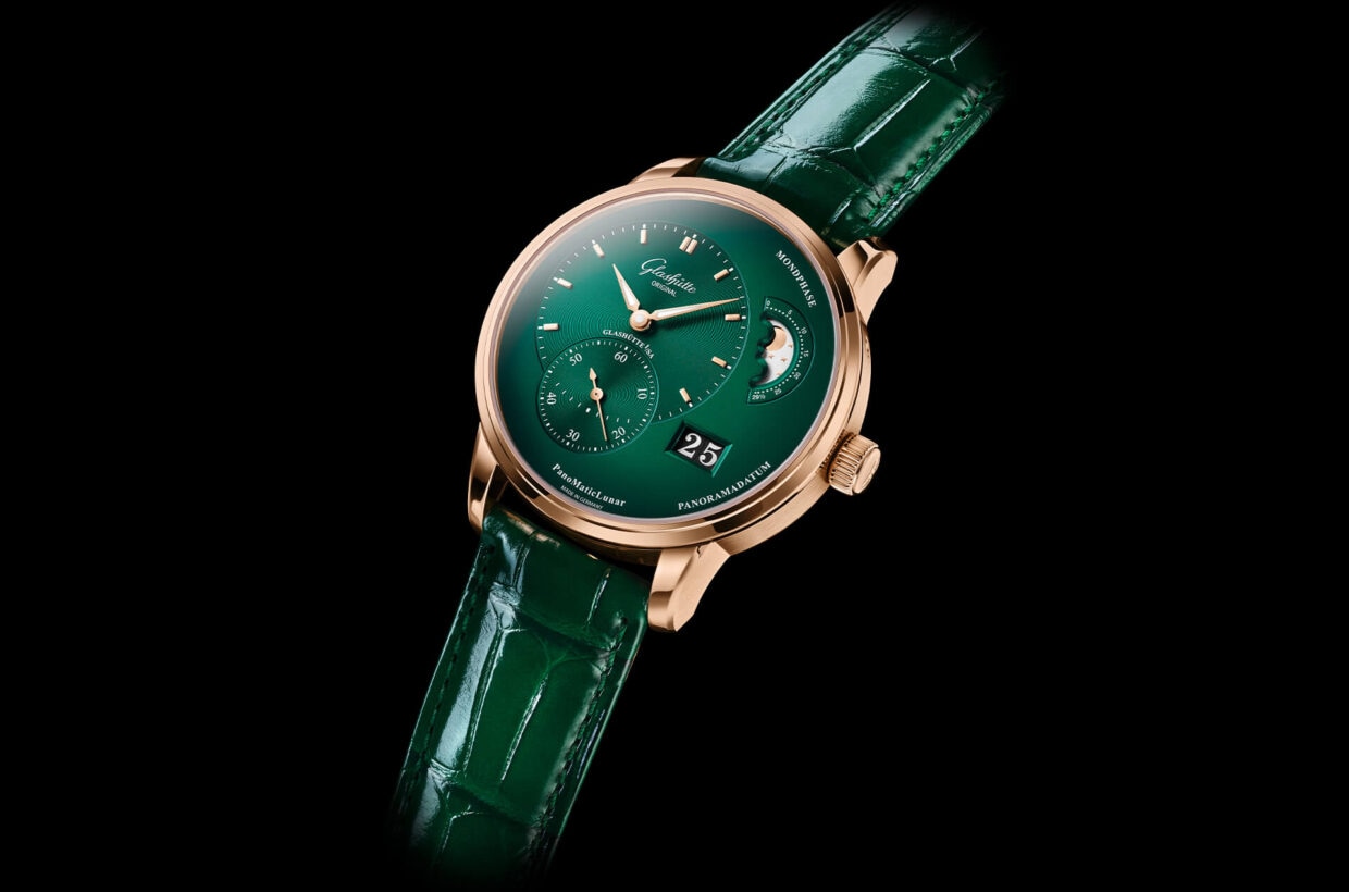 Polished to perfection The red gold case and crown are polished to perfection and offer a warm contrast to the rich, deep green of the dial. The glossy alligator leather strap in green is the finishing touch to a harmonious presentation. Polished to perfection The red gold case and crown are polished to perfection and offer a warm contrast to the rich, deep green of the dial. The glossy alligator leather strap in green is the finishing touch to a harmonious presentation.