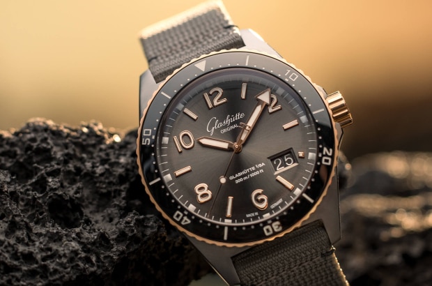 SeaQ Panorama Date Every day is full of unique opportunities and unforeseeable chances. Robust enough to withstand the rough outdoors and with a noble bicolour look that makes it shine even in fine company, the SeaQ Panorama Date is ready for any adventure. More about this watch 