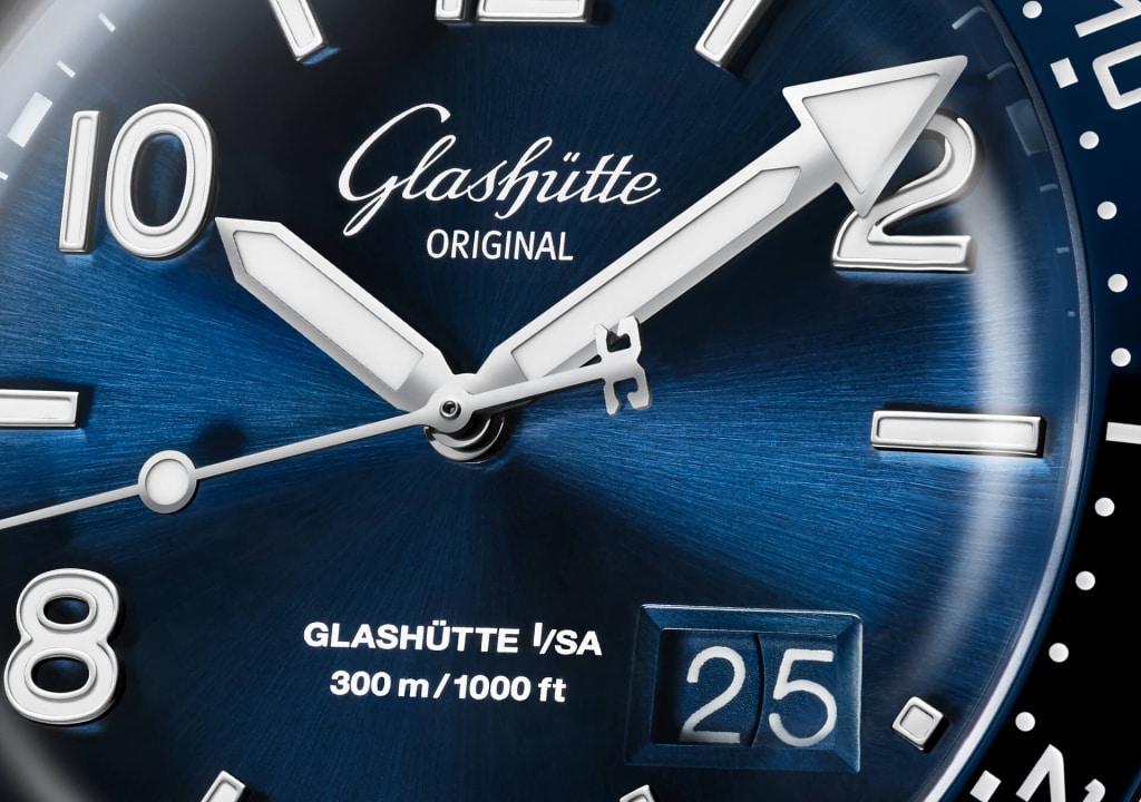 Glashuette_Original-Dial_manufactory-Sunray_finish