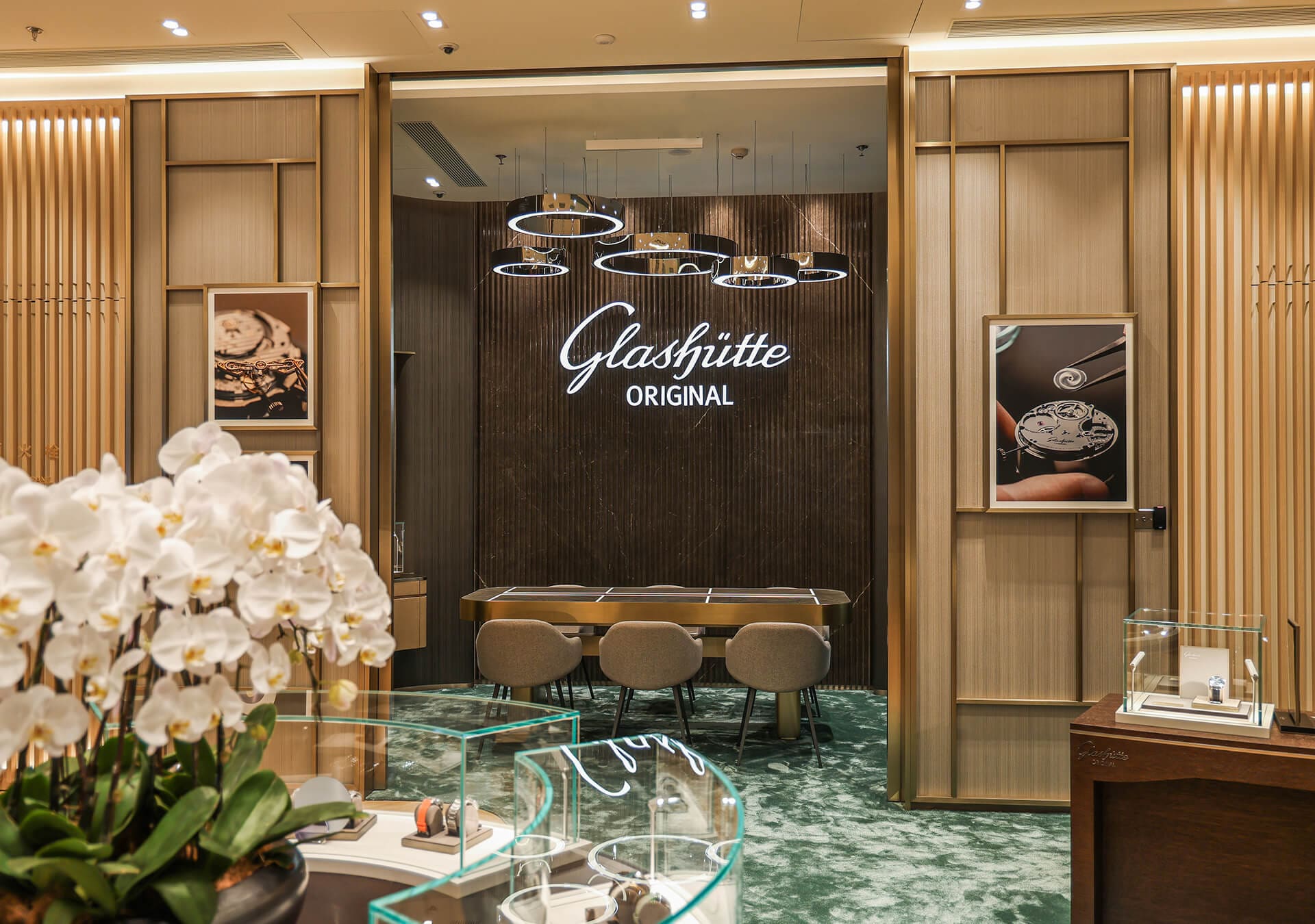                                                  Glashuette_Original-Boutique-Changsha3
                                              
