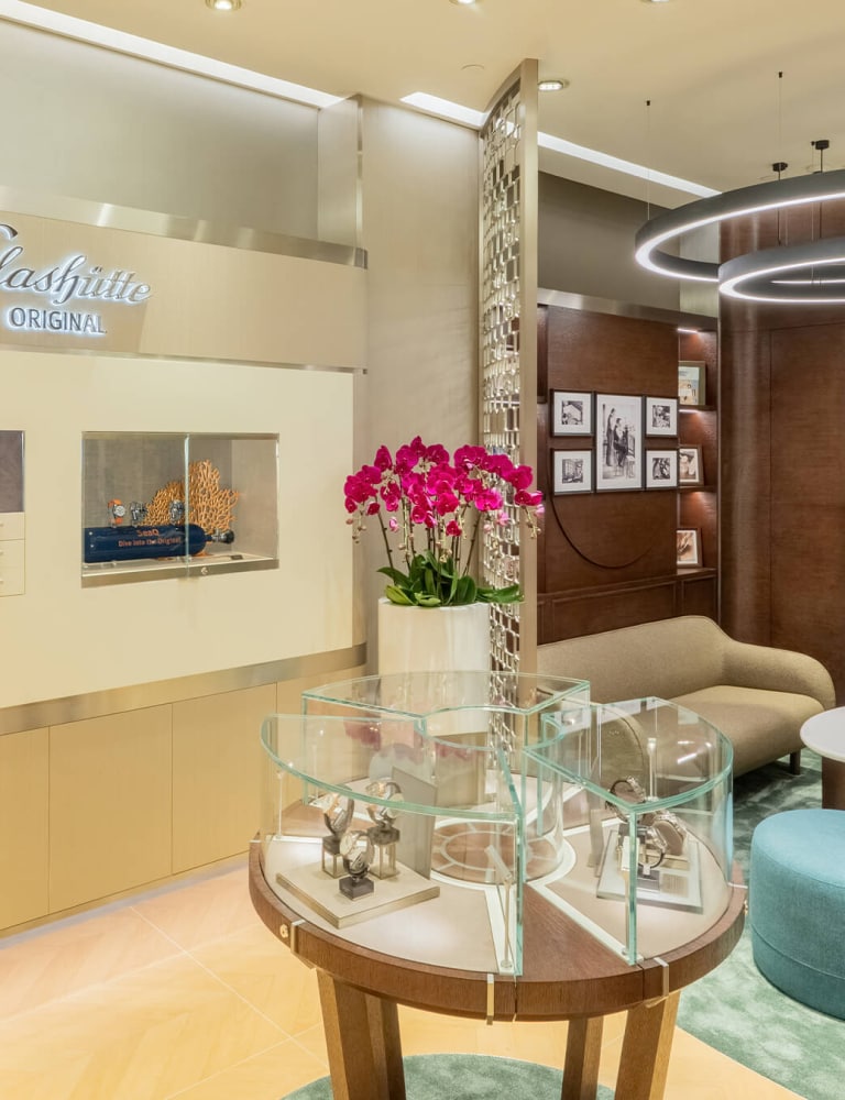                                                  Glashuette_Original-Boutique-Macau_Wynn-3
                                              