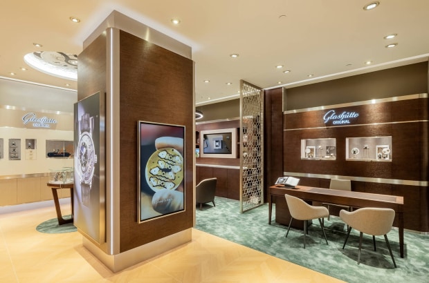                                                  Glashuette_Original-Boutique-Macau_Wynn-4
                                              