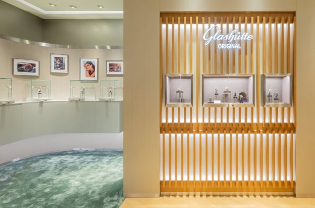                                                  Glashuette_Original-Boutique-Macau_Wynn-5
                                              