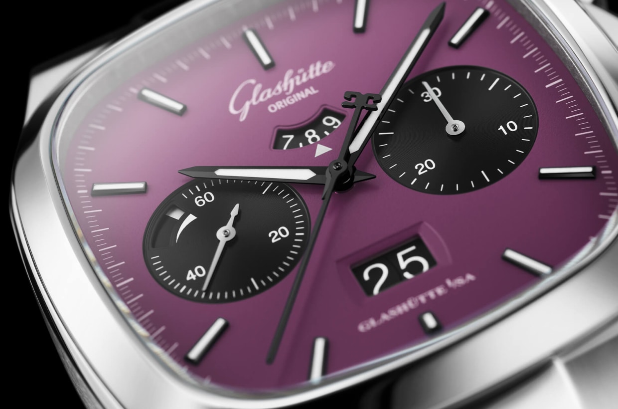 Seventies Chronograph Panorama Date 1-37-02-20-02-70