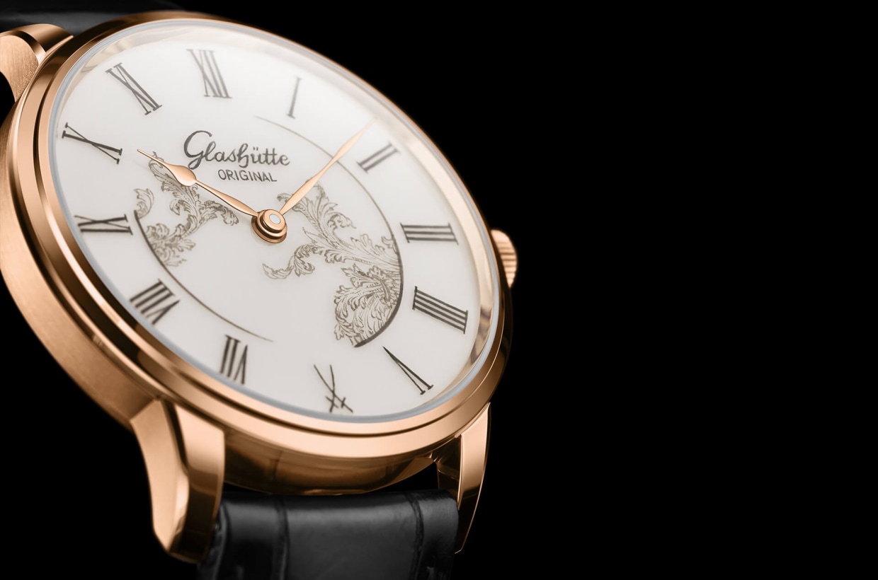 Pure elegance in red gold