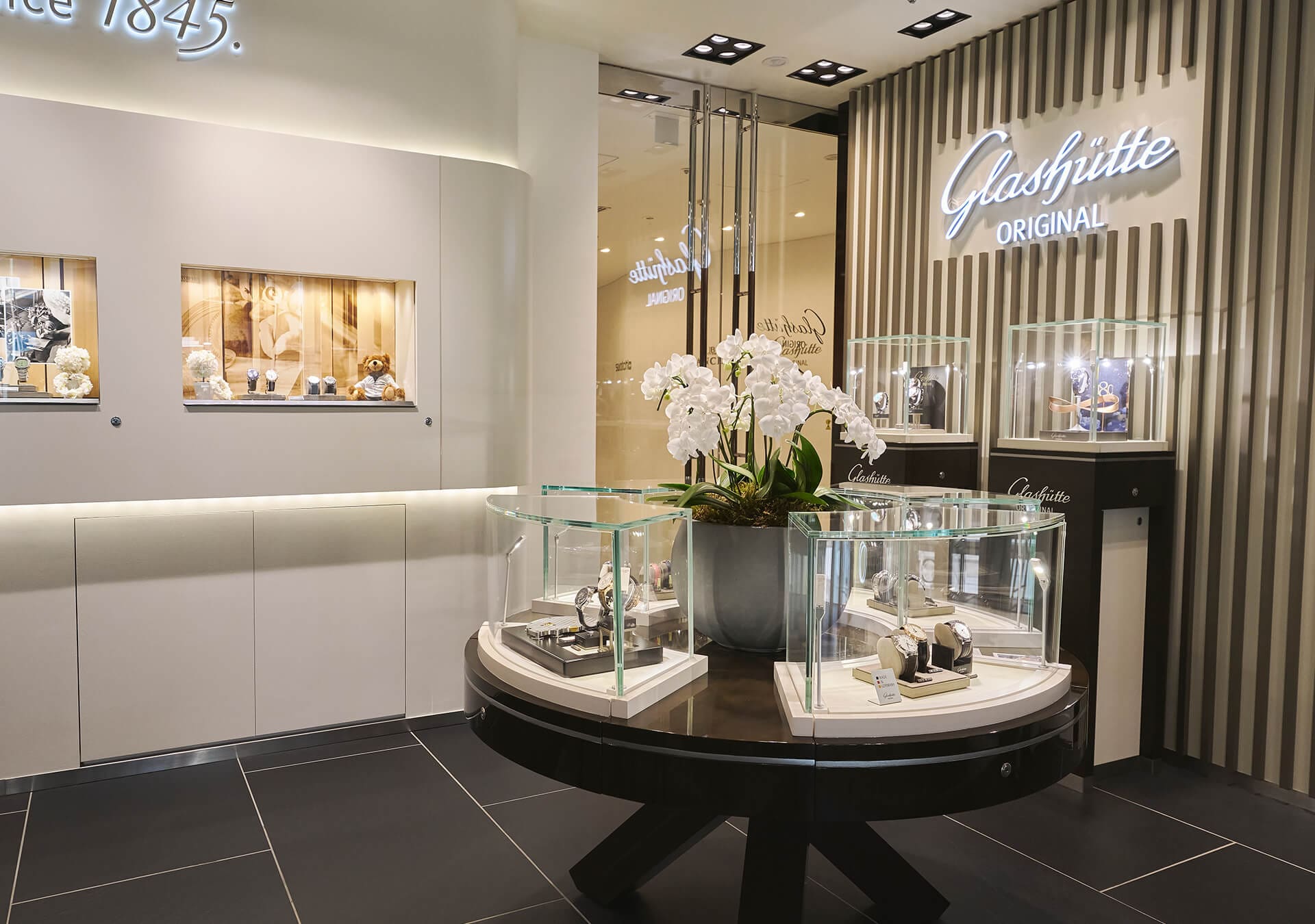                                                  Glashuette_Original-Boutique-Tokyo
                                              