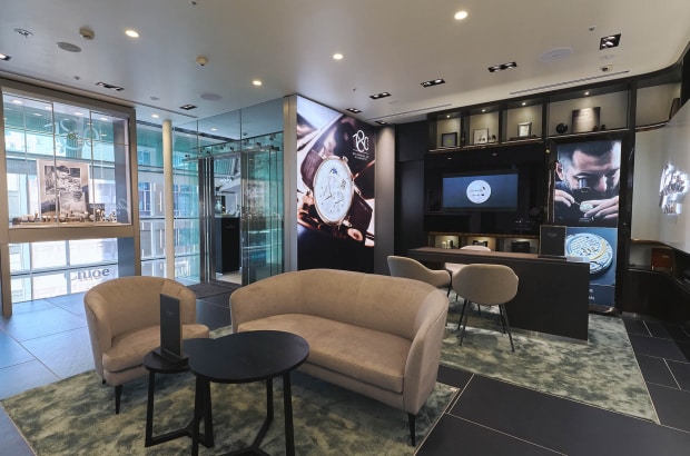                                                  Glashuette_Original-Boutique-Tokyo3
                                              