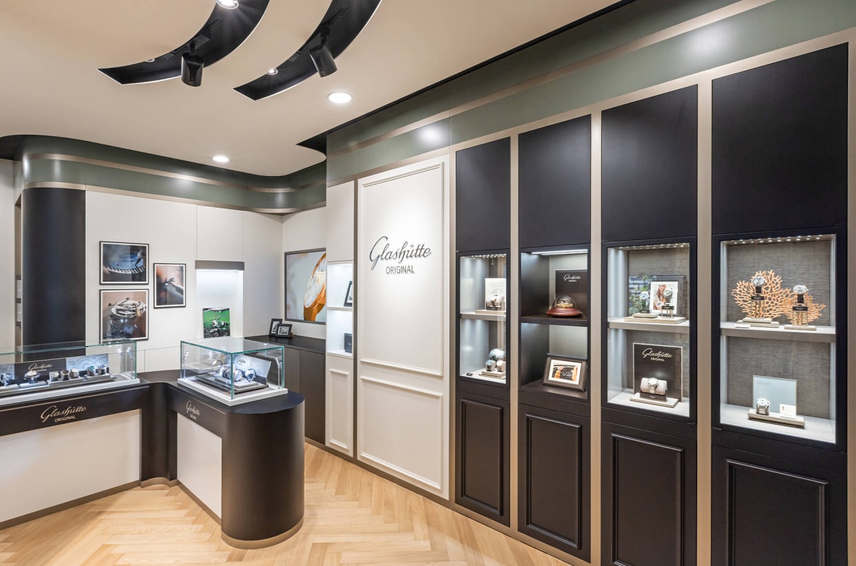                                          Glashuette_Original-Boutique-Shinsegae-Main-The-Reserve-2
                                      