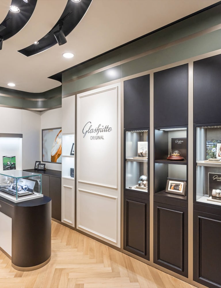                                                  Glashuette_Original-Boutique-Shinsegae-Main-The-Reserve-2
                                              