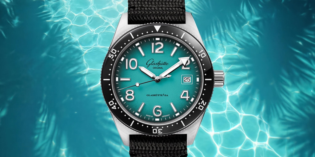 Vibrant turquoise blue dial