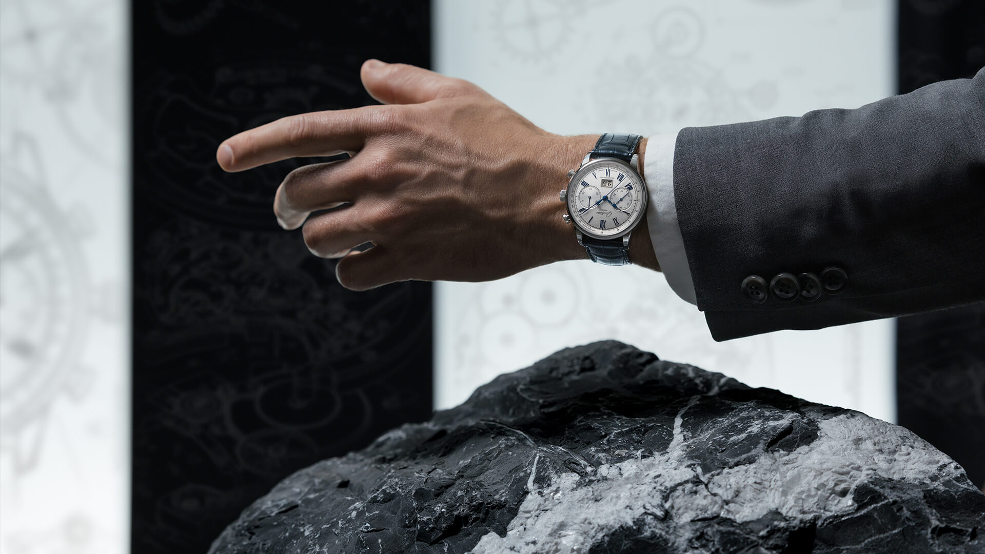                                                  Glashuette-Original-W13724010261-Lifestyle-3
                                              