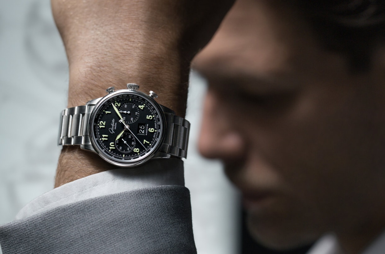                                          Glashuette-Original-W13724201271-Lifestyle-2
                                      