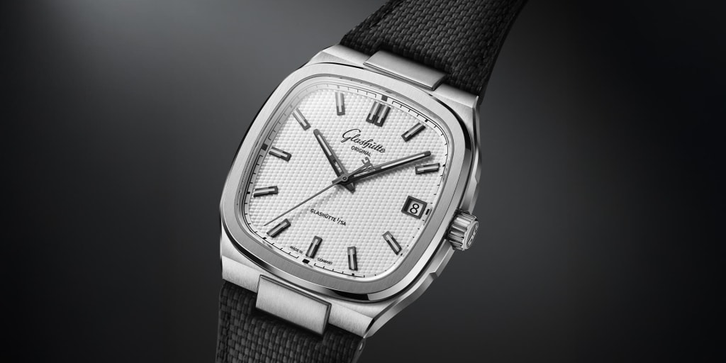 Analogue allure in stainless steel