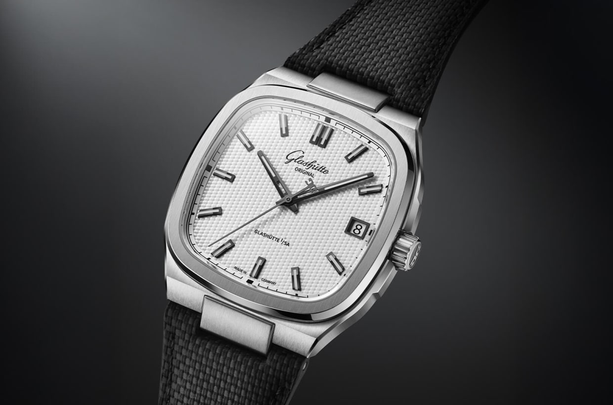 Analogue allure in stainless steel