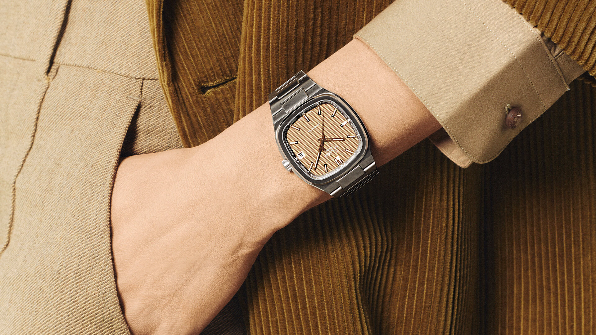                                                  Glashuette-Original-W13611030271-Lifestyle-1
                                              