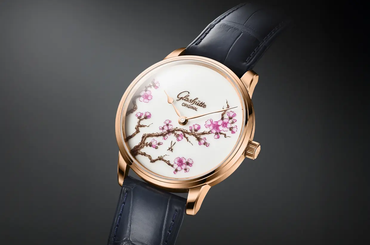 Exquisite timepiece in red gold